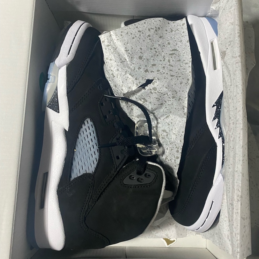 New with tags retro 5 Oreo’s.